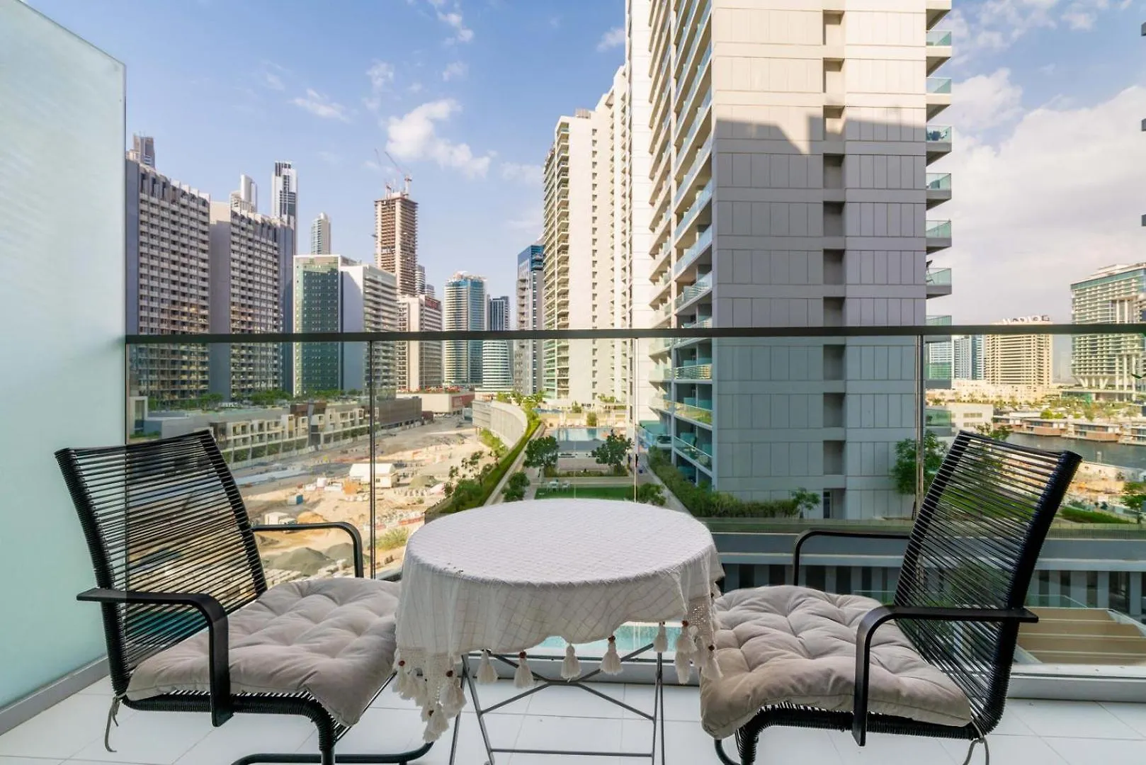 Guestready - City Nest With A Balcony And A Pool Dubai