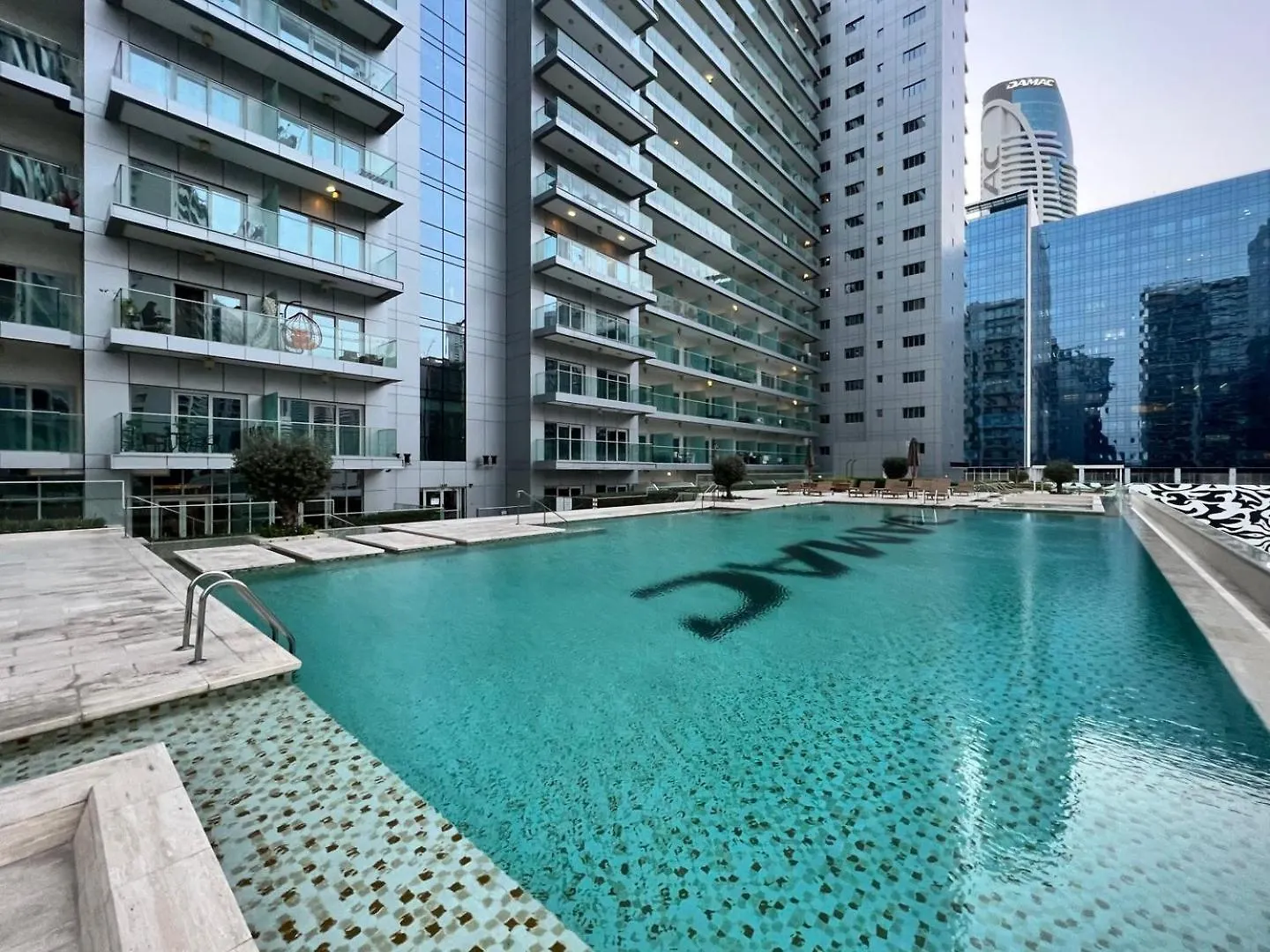 Guestready - City Nest With A Balcony And A Pool Dubai